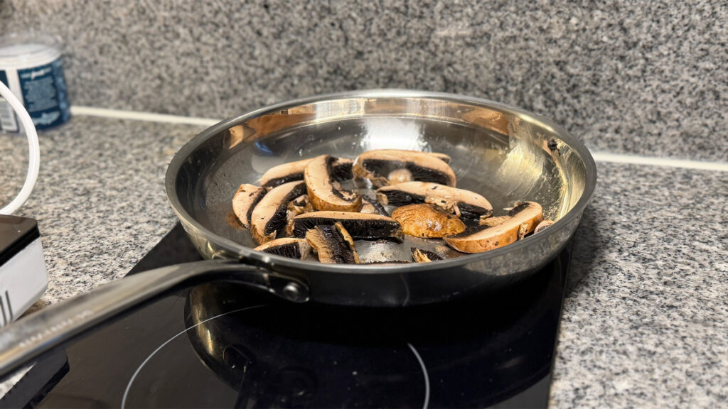 Stekpanna i användning